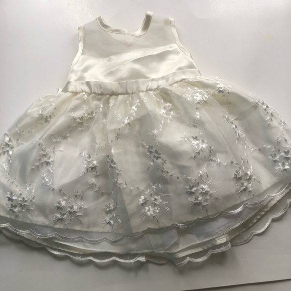 Elegant White Floral Dress - Picture 1 of 12